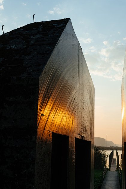 Hollandse Waterlinie sawn-out bunker 599 on the Diefdijk