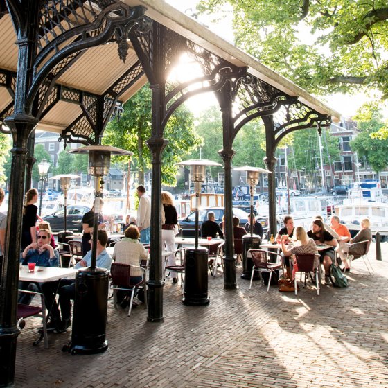 Vismarkt Dordrecht Nieuwe Haven Otto-e-Mezzo-terras aan de waterkant