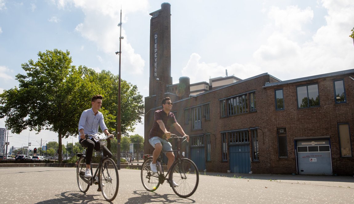 Cyclists in front of the Diepeveen Building Rotterdam