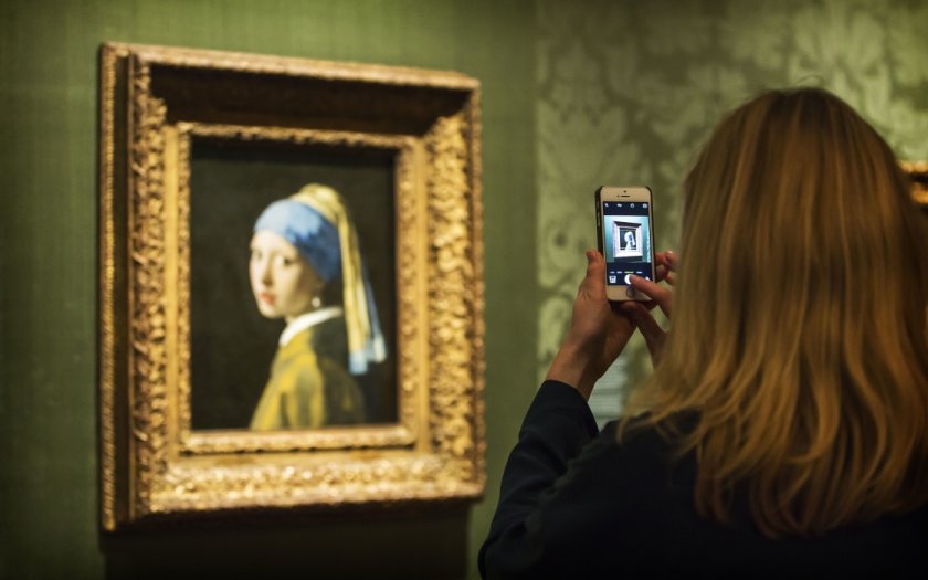 Girl taking photo of Girl with Pearl Earring at Mauritshuis The Hague