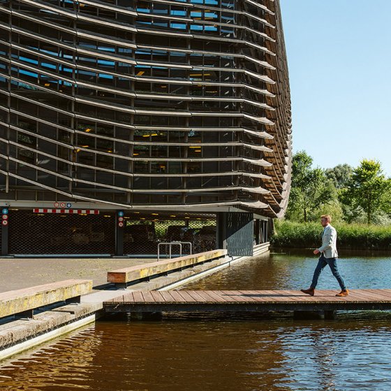 Portrait Nick Boersma Circular Friesland walking on decking
