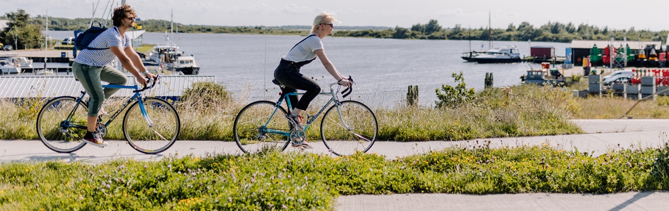 Couple bike along the Lauwersmeer