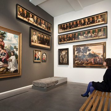 Woman looking at paintings at Centraal Museum Utrecht