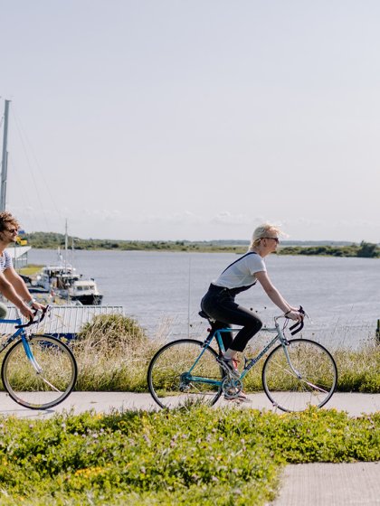 Couple bike along the Lauwersmeer