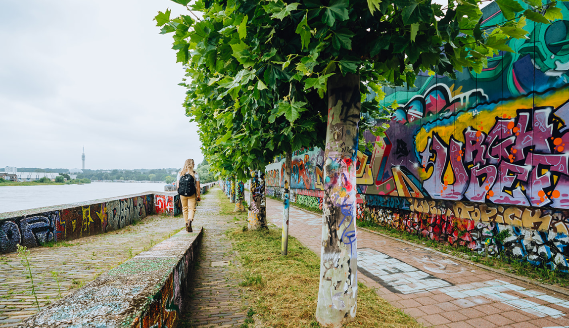 Girl walking along the Rhine in Artnhem 