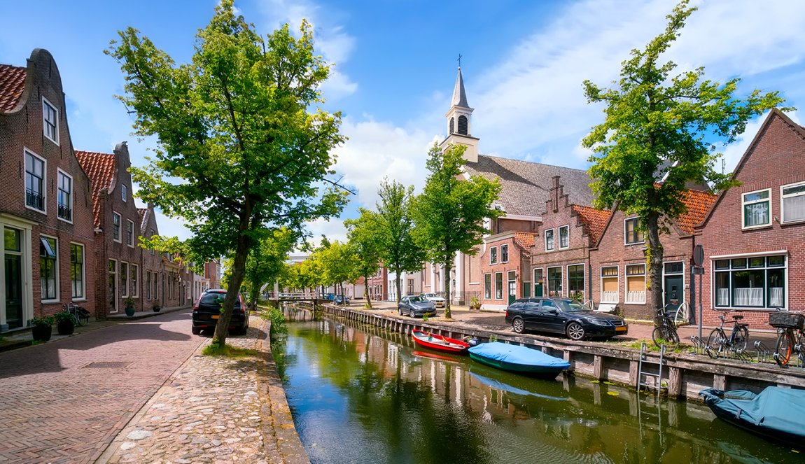 Edam houses canal with boats