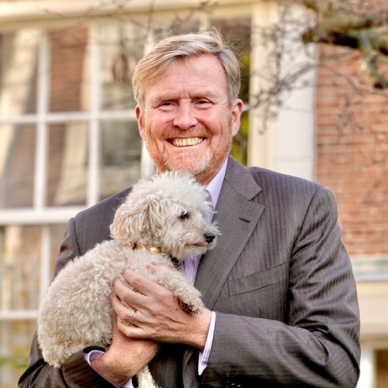 King Willem with his two dogs