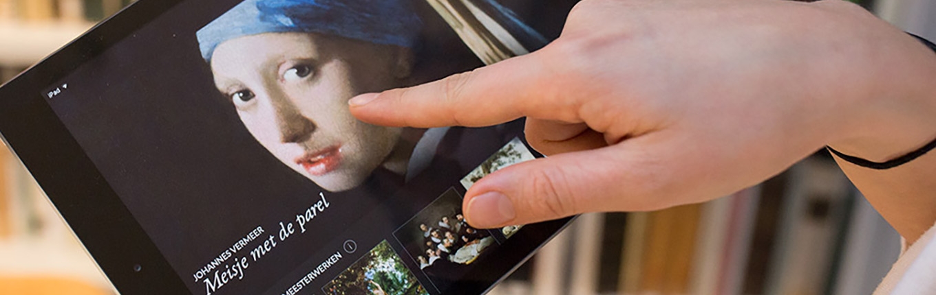 Check out Vermeers 'Girl with a Pearl Earring' via the Mauritshuis-app. Check out Vermeers 'Girl with a Pearl Earring' via the Mauritshuis-app.