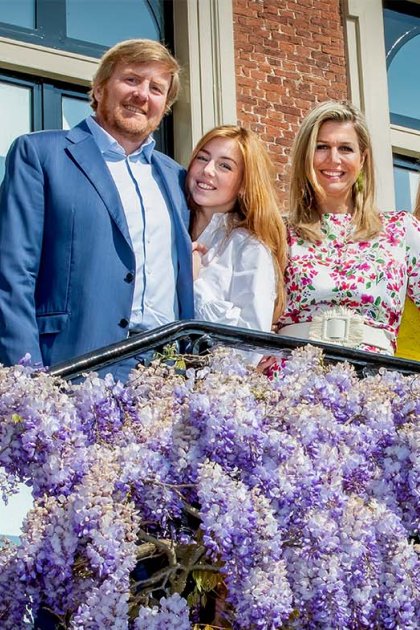 King Willem-Alexander, Queen M&aacute;xima and their children the Princess of Orange, Princess Alexia and Princess Ariane &copy; RVD - Patrick van Katwijk