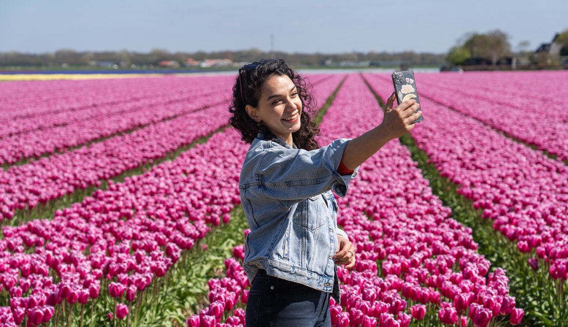 Selfie besides the tulips