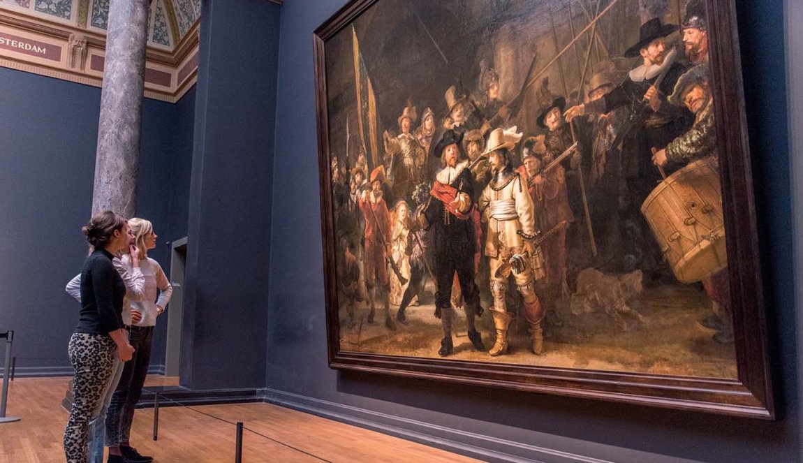 Visitors view painting De Nachtwacht by Dutch painter Rembrandt van Rijn