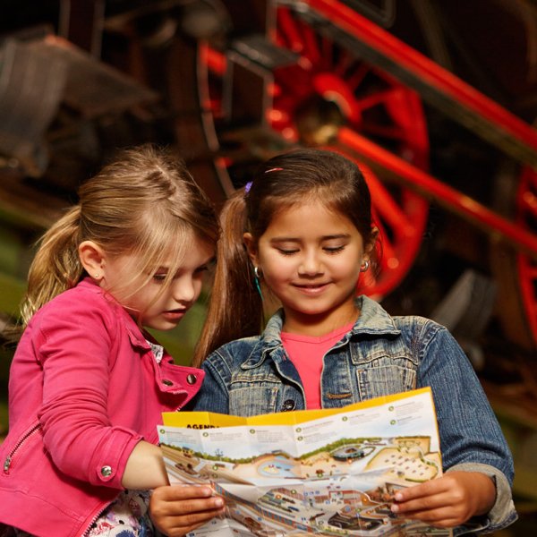 Kids looking at map at Spoorwegmuseum Utrecht