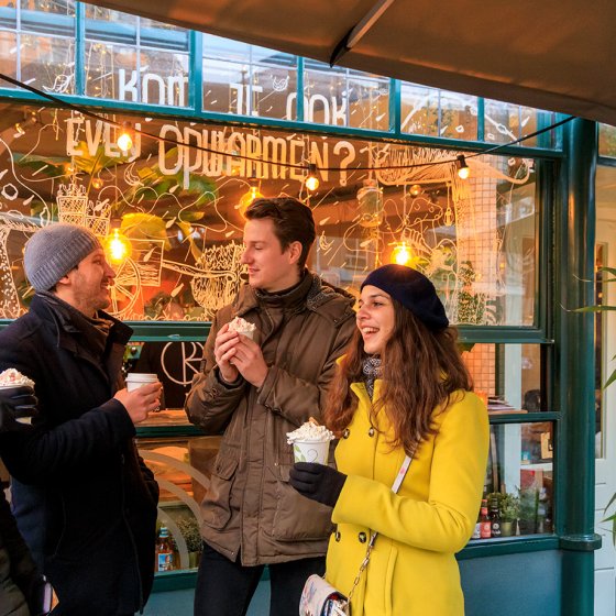 Enjoying hot chocolate in Nijmegen&rsquo;s Lange Hezelstraat in winter