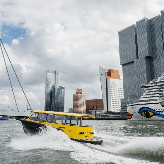 Portrait Erick van de Scheur Watertaxi Rotterdam water cab in action