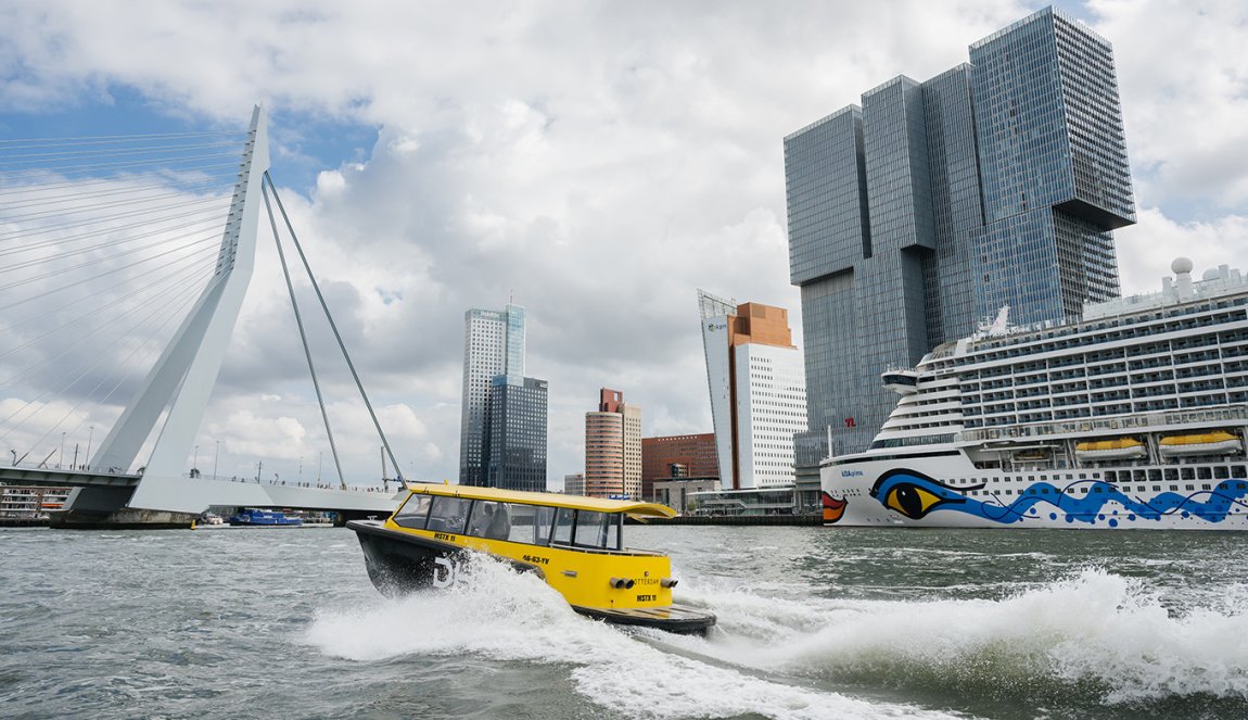 Portrait Erick van de Scheur Watertaxi Rotterdam water cab in action