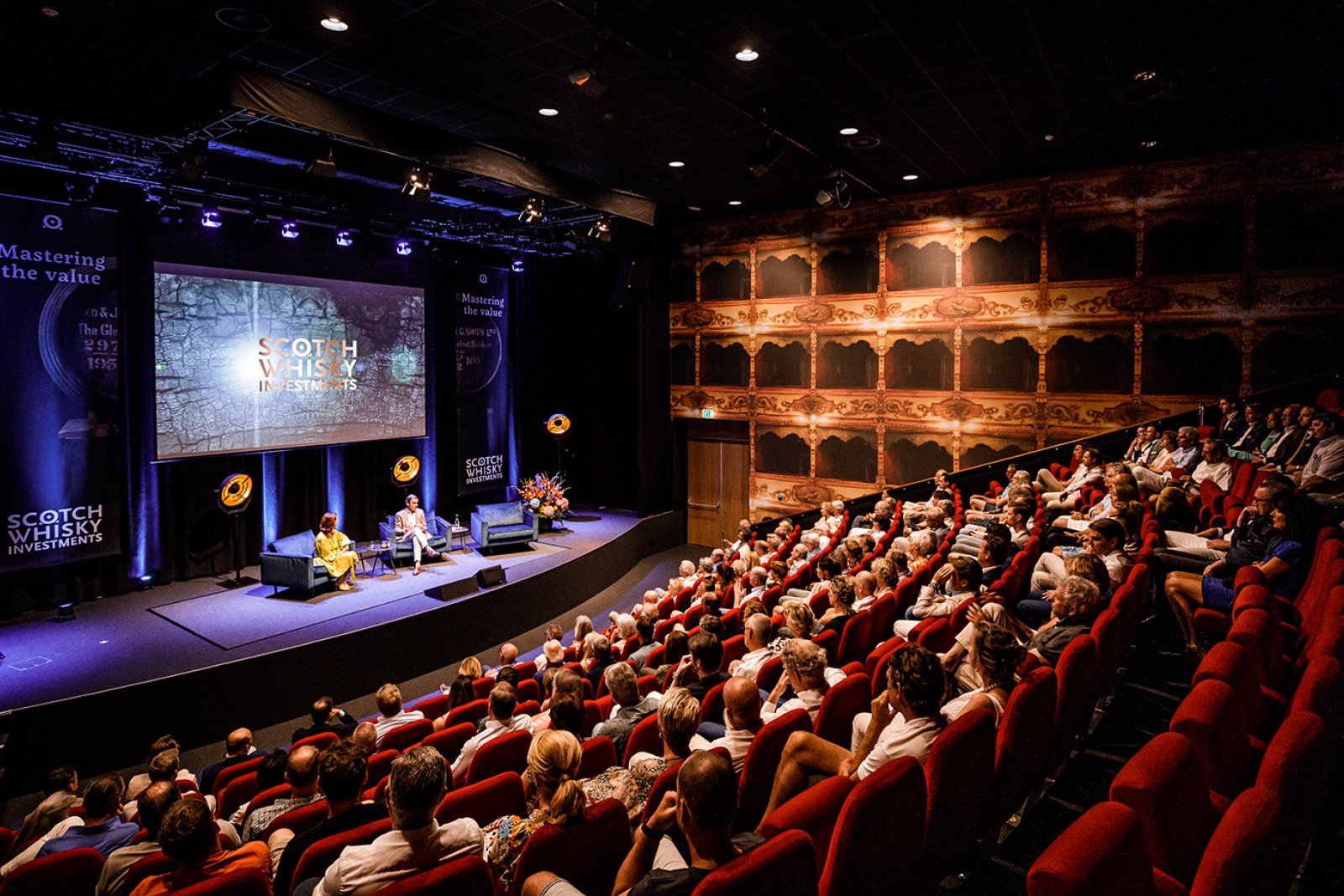 Louwman Museum theatre