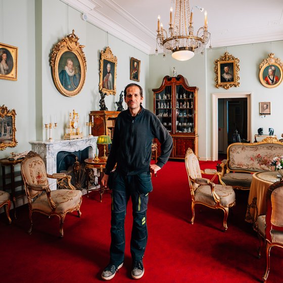 eroen Simonis posing in room House Doorn