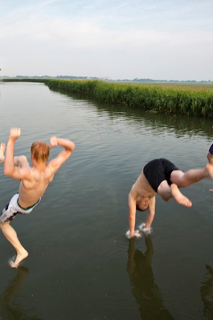Middenbeemster, boys dive into ring canal around Beemster polder