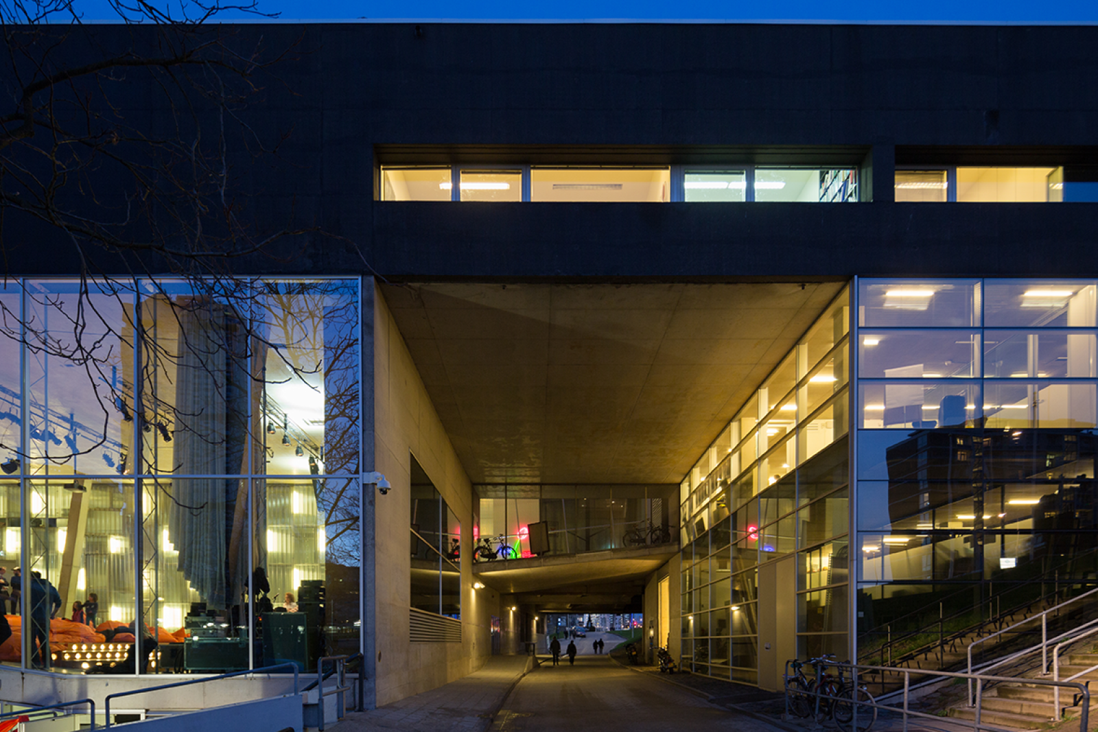 Kunsthal by Night © Ossip van Duivenbode