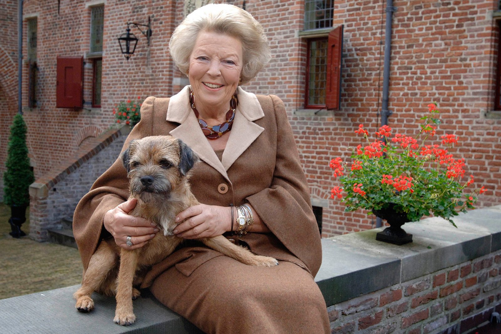 Prinsess Beatrix with her dog