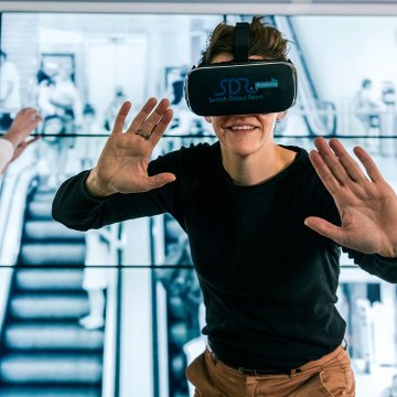 Person experiencing virtual reality technology as an example of innovation in the Netherlands