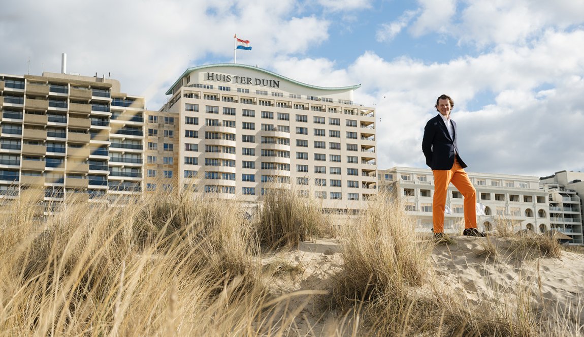 Portrait Coen van Veen in the dunes in front of Grand Hotel Huis ter Duin in Noordwijk