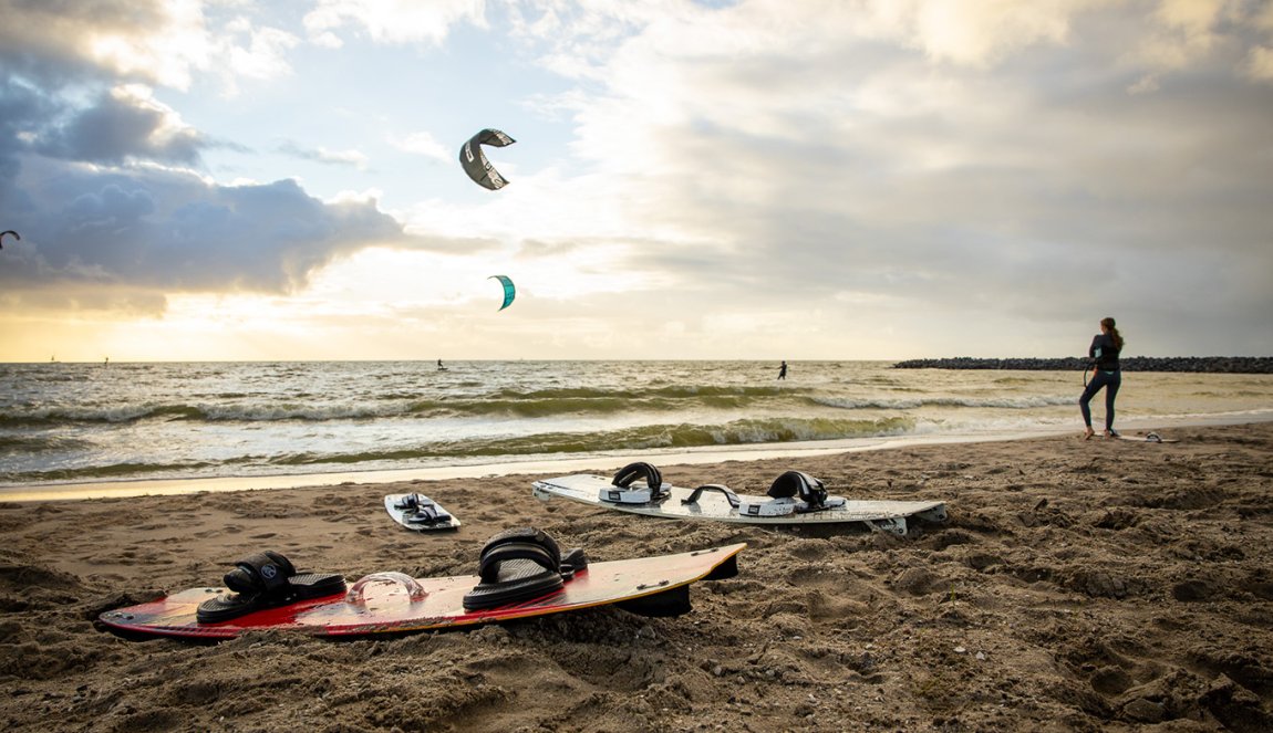 Kiteboarding on the Batavia surf beach