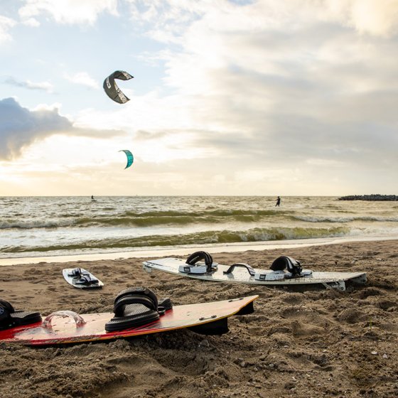 Kiteboarding on the Batavia surf beach