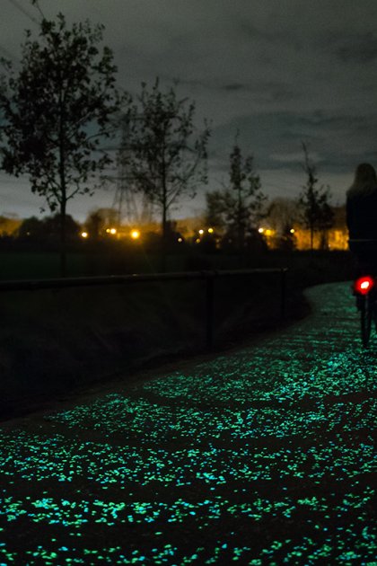 Van Gogh-Roosegaarde bike path a la Starry Night between Eindhoven and Nuenen