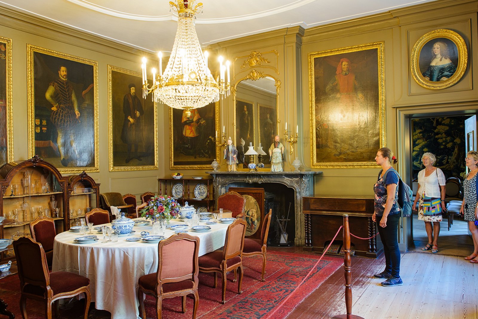 Slot Zuylen interior dining room with visitors 