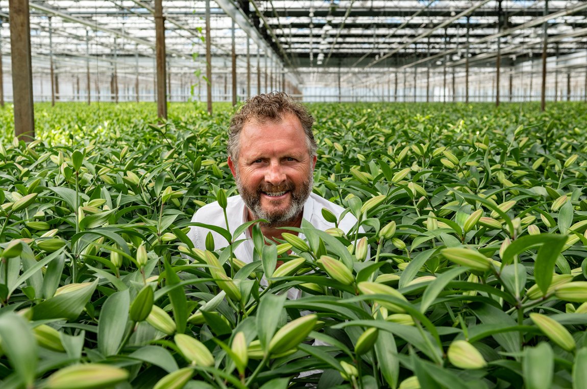 Exporteur Hans Kleijwegt in a greenhouse