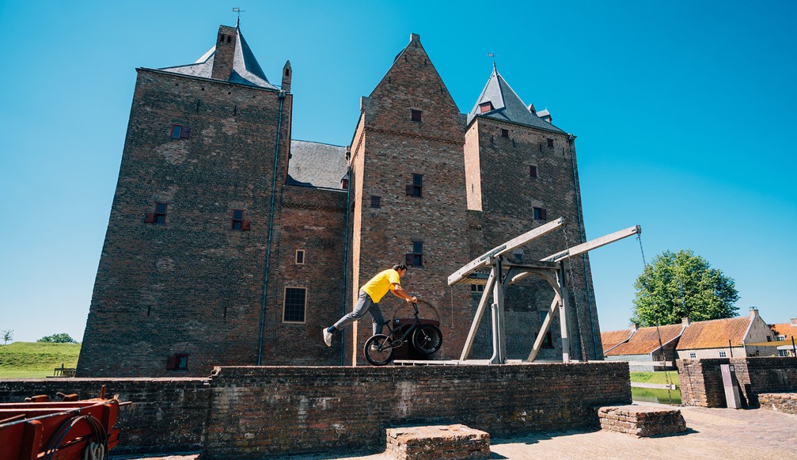 Sietse van Berkel stunts bikes on wall castle 
