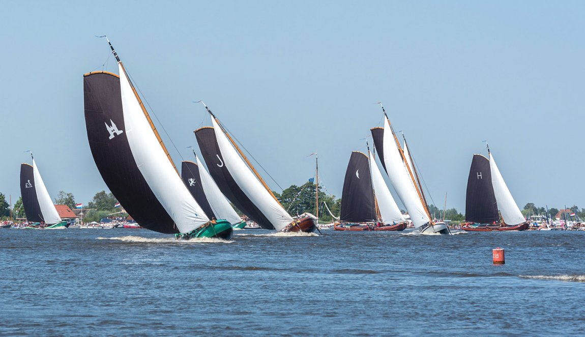 Skûtsjesilen in Friesland Skûtsjesilen in Friesland
