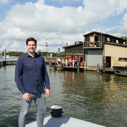 Portrait Erick van de Scheur Watertaxi Rotterdam on the quay with office backdrop