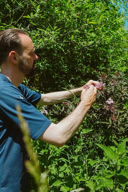 Emile van der Staak De Nieuwe Winkel in his food forest
