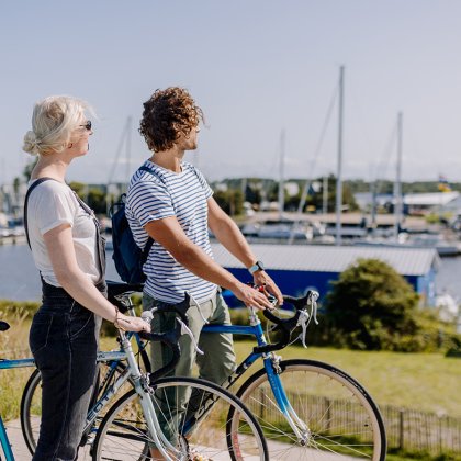 Couple on bikes looking out over Lauwersmeer 