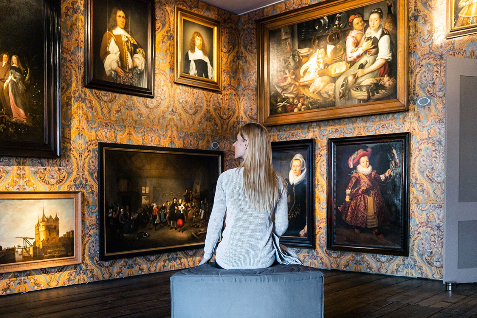 Lady on bench in Westfries museum in Hoorn