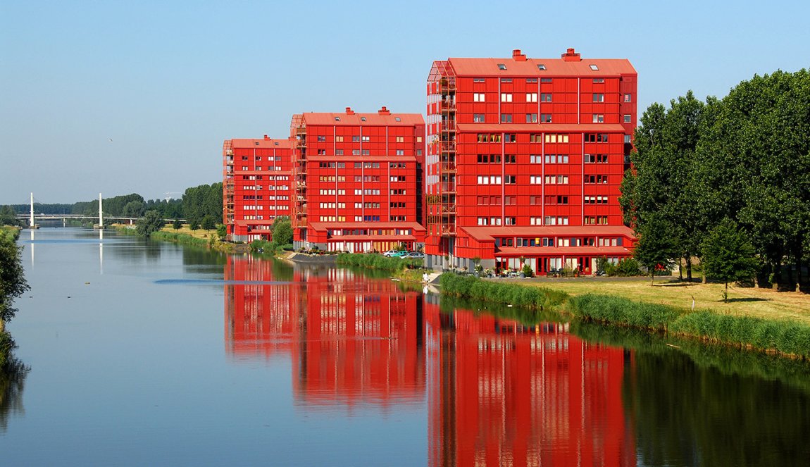 Rooiedonders Almere Buiten spectacular red architecture