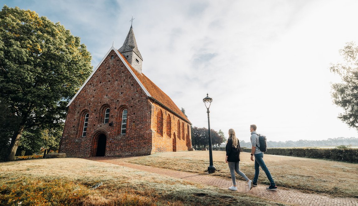 Couple visits Zweeloo church