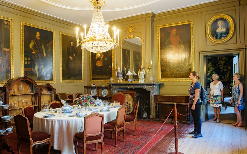 Slot Zuylen interior dining room with visitors 