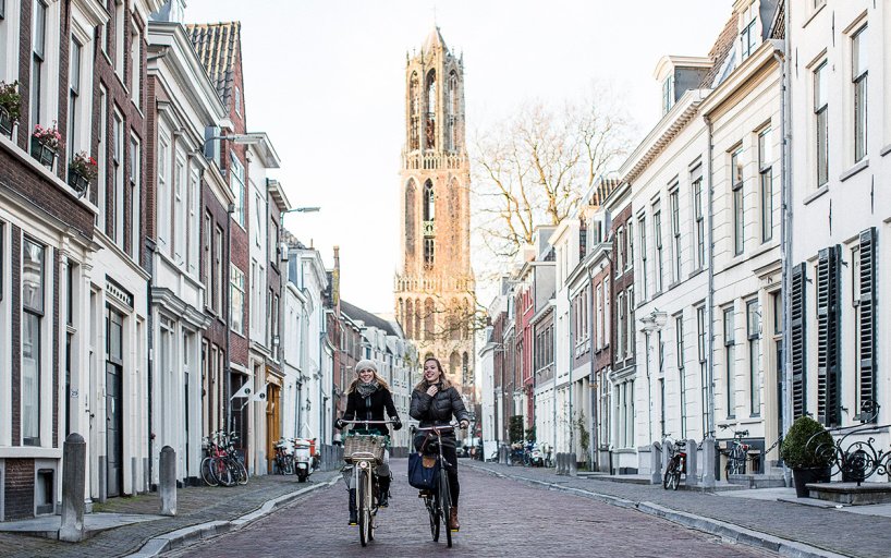 Cyclists on Lange Nieuwstraat with Dom tower