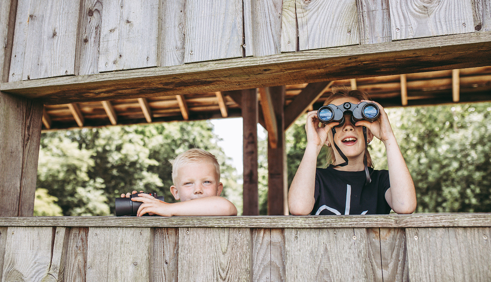 Children with binoculars in Kropswolderbuitenpolder Bird watching hut Children with binoculars in Kropswolderbuitenpolder Bird watching hut