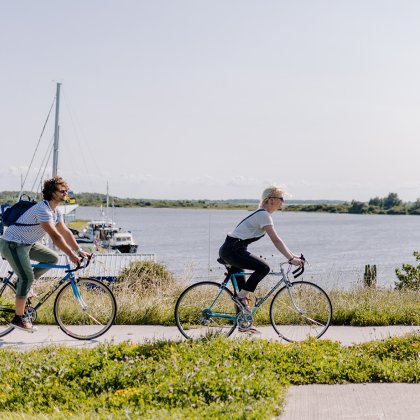 Couple bike along the Lauwersmeer