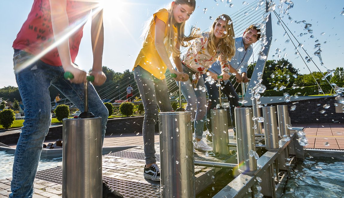 Family closes Eastern Scheldt storm surge barrier attraction Madurodam Family closes Eastern Scheldt storm surge barrier attraction Madurodam
