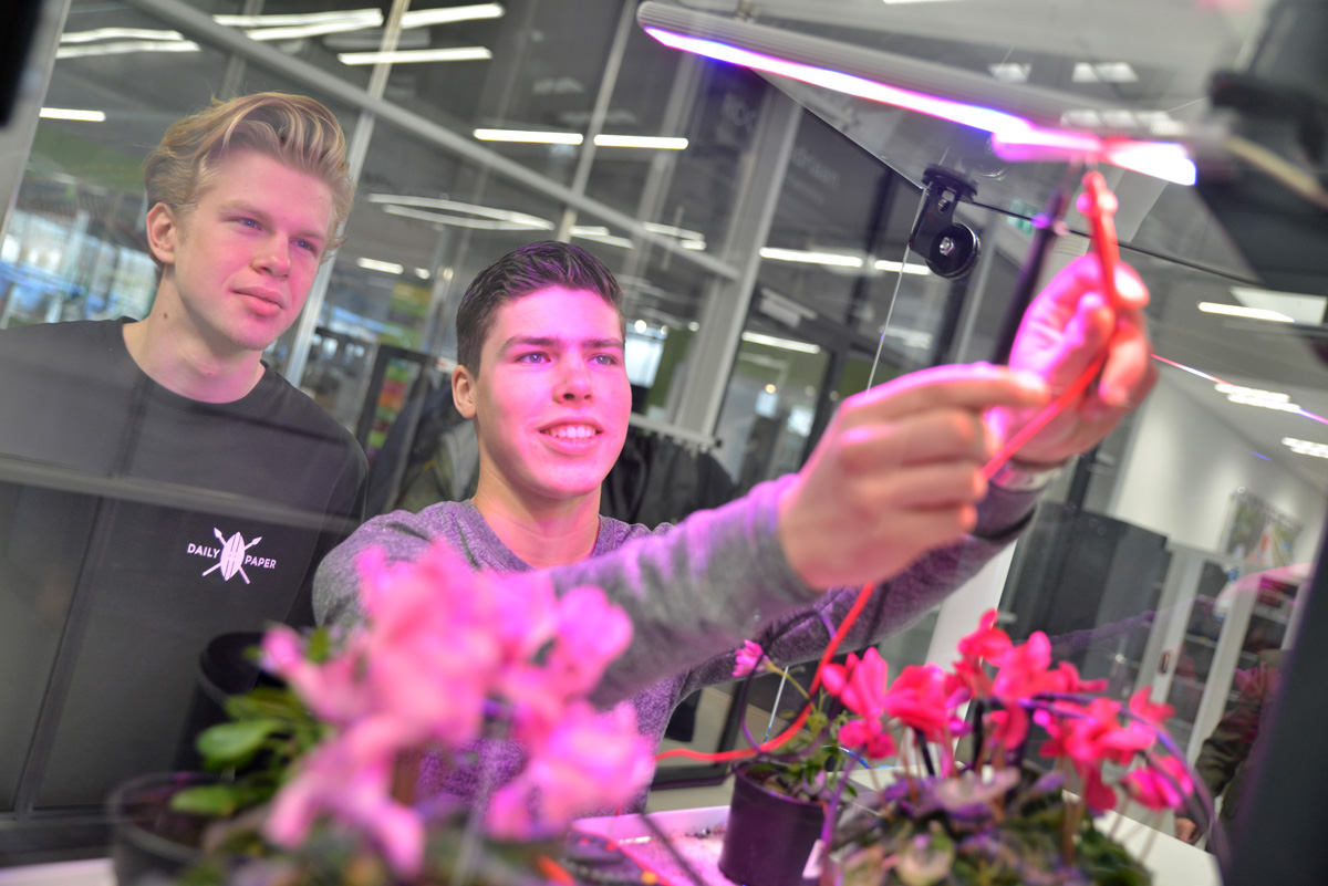 Studenten groene mechatronica bij World Horti Center