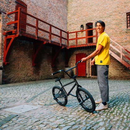 Sietse van Berkel with bicycle in courtyard
