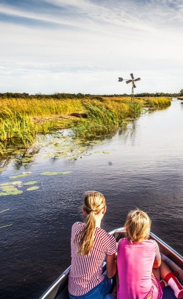 Kids on a boat in the Weerribben-Wieden