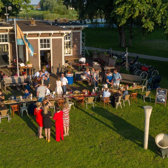 Visitors on the outdoor terrace of IJsselhuis in Gouda 
