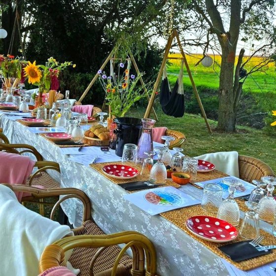 Set lunch table at the farm Bij ons op de Boerderij