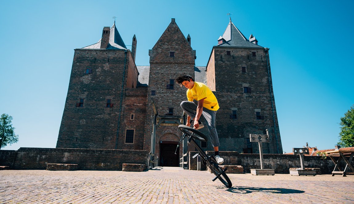 Sietse van Berkel stunts bikes in front of castle